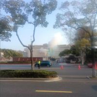江蘇張家港市政府爆炸，烈焰濃煙通天。（網上圖片）