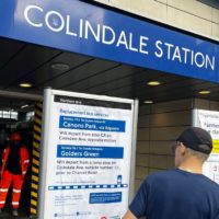 部份乘客到站後才知悉Colindale封站。